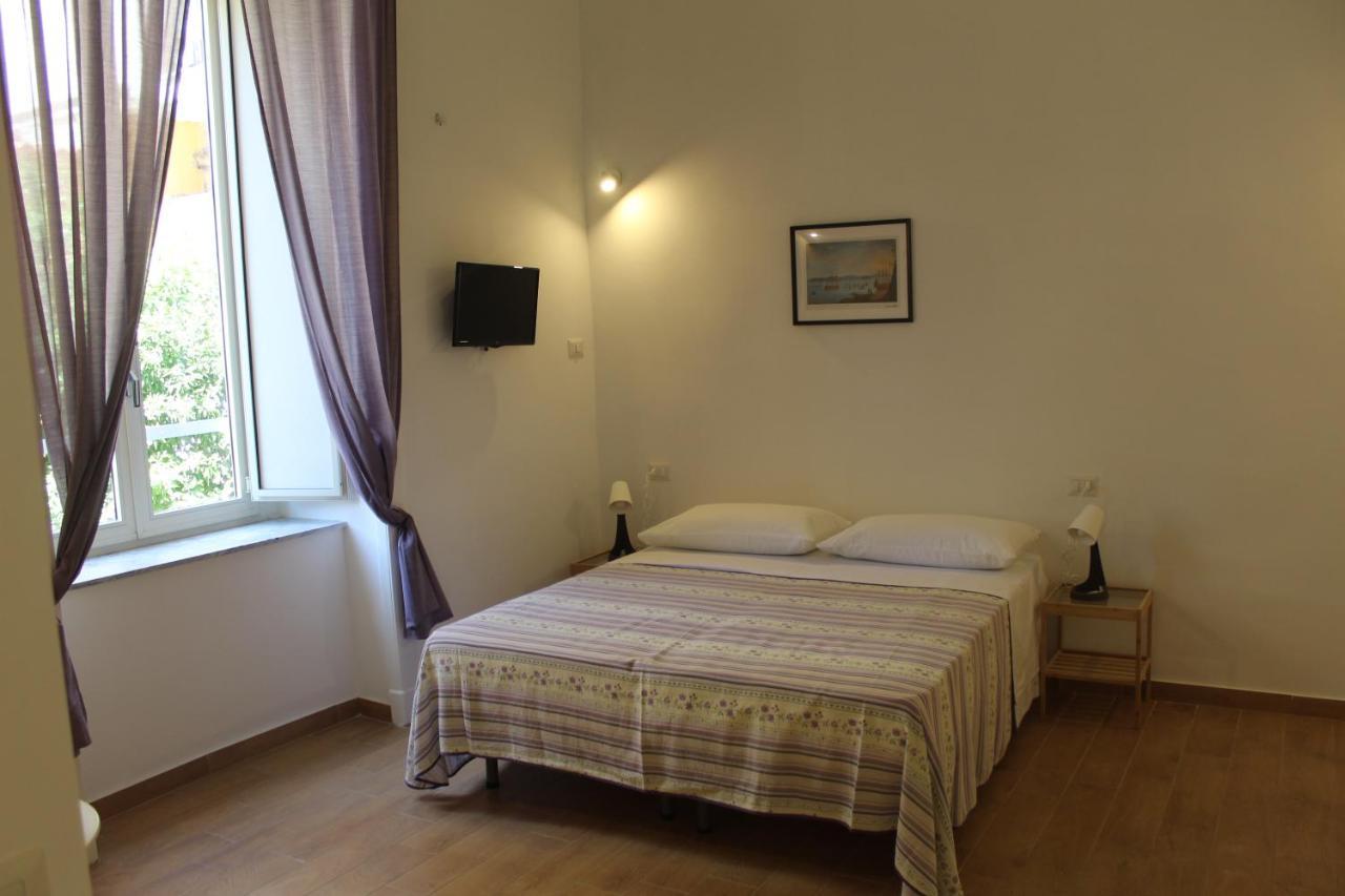 Bed and Breakfast Casa Laura Oliva Mancini Neapel Exterior foto
