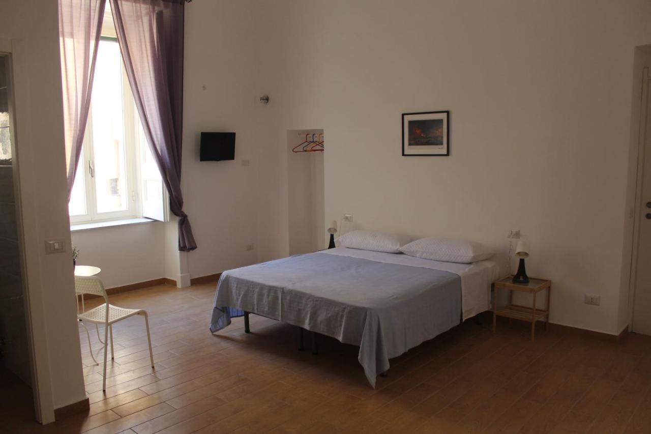Bed and Breakfast Casa Laura Oliva Mancini Neapel Exterior foto