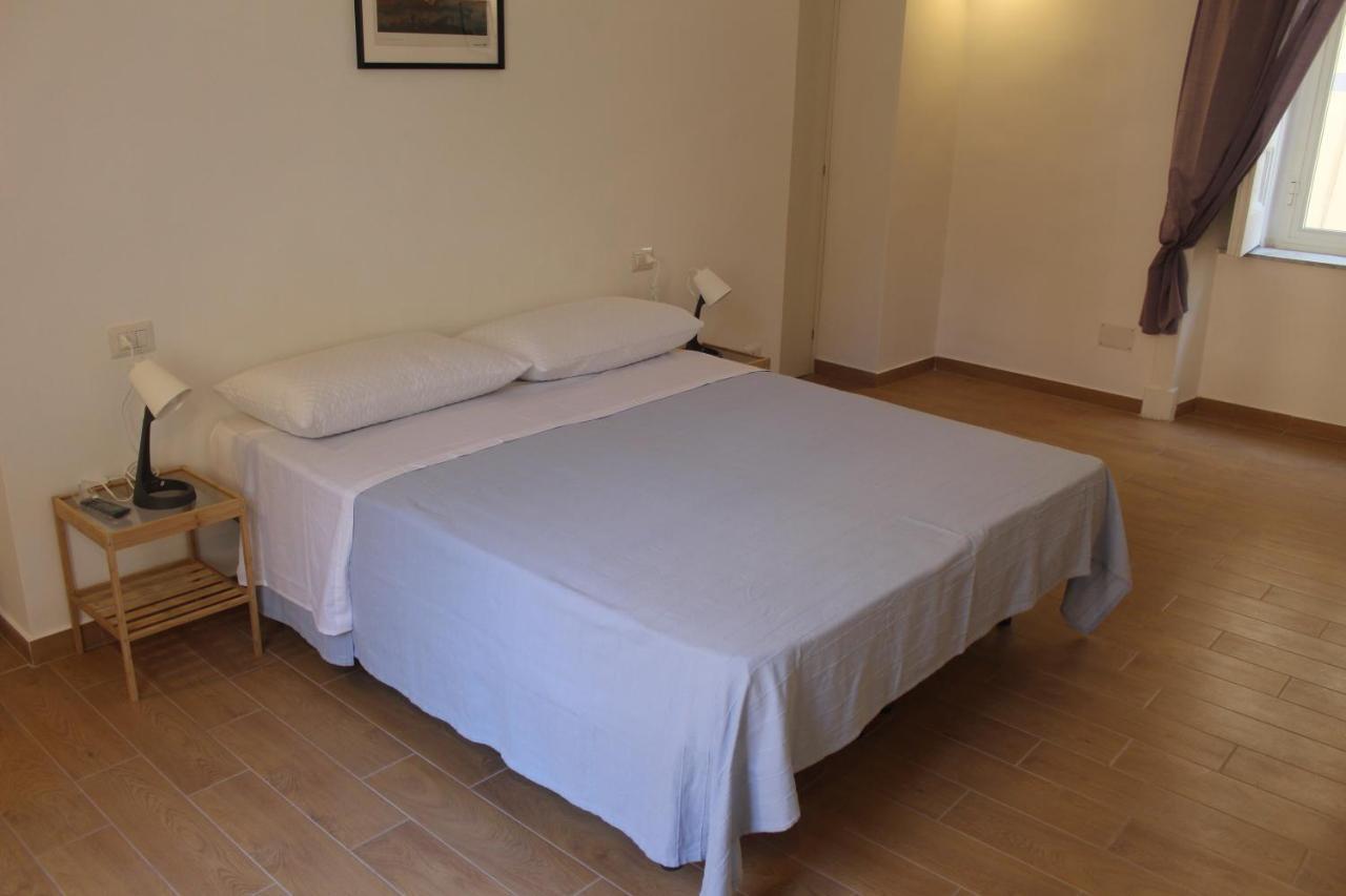 Bed and Breakfast Casa Laura Oliva Mancini Neapel Exterior foto