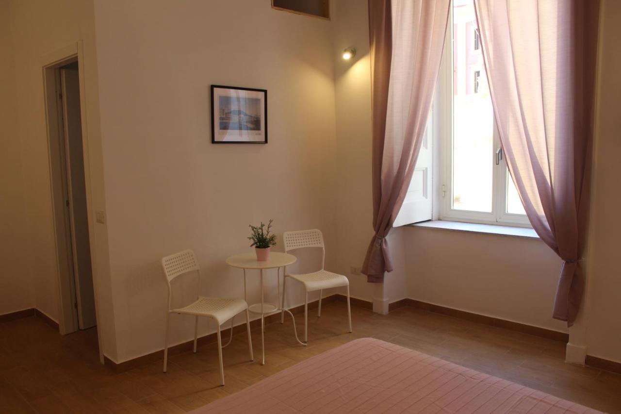Bed and Breakfast Casa Laura Oliva Mancini Neapel Exterior foto