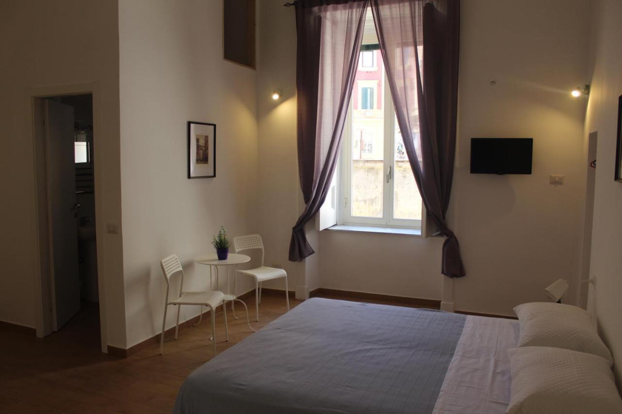 Bed and Breakfast Casa Laura Oliva Mancini Neapel Exterior foto