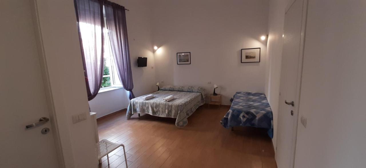 Bed and Breakfast Casa Laura Oliva Mancini Neapel Exterior foto