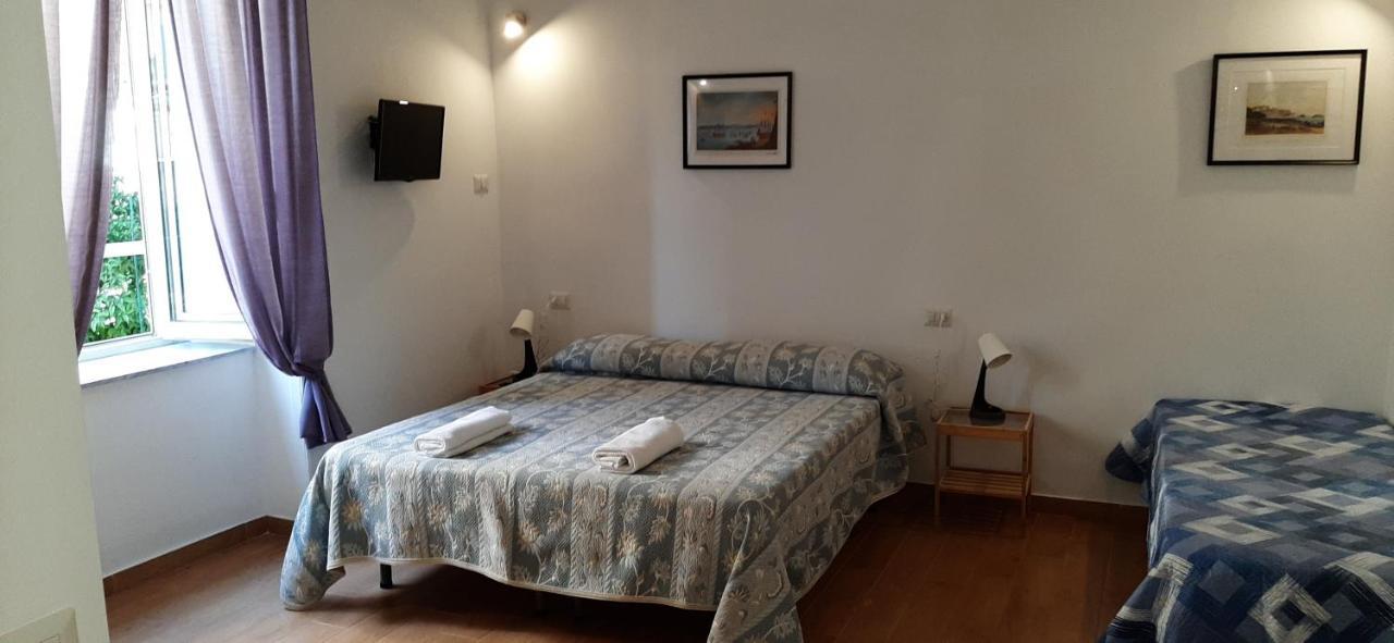 Bed and Breakfast Casa Laura Oliva Mancini Neapel Exterior foto