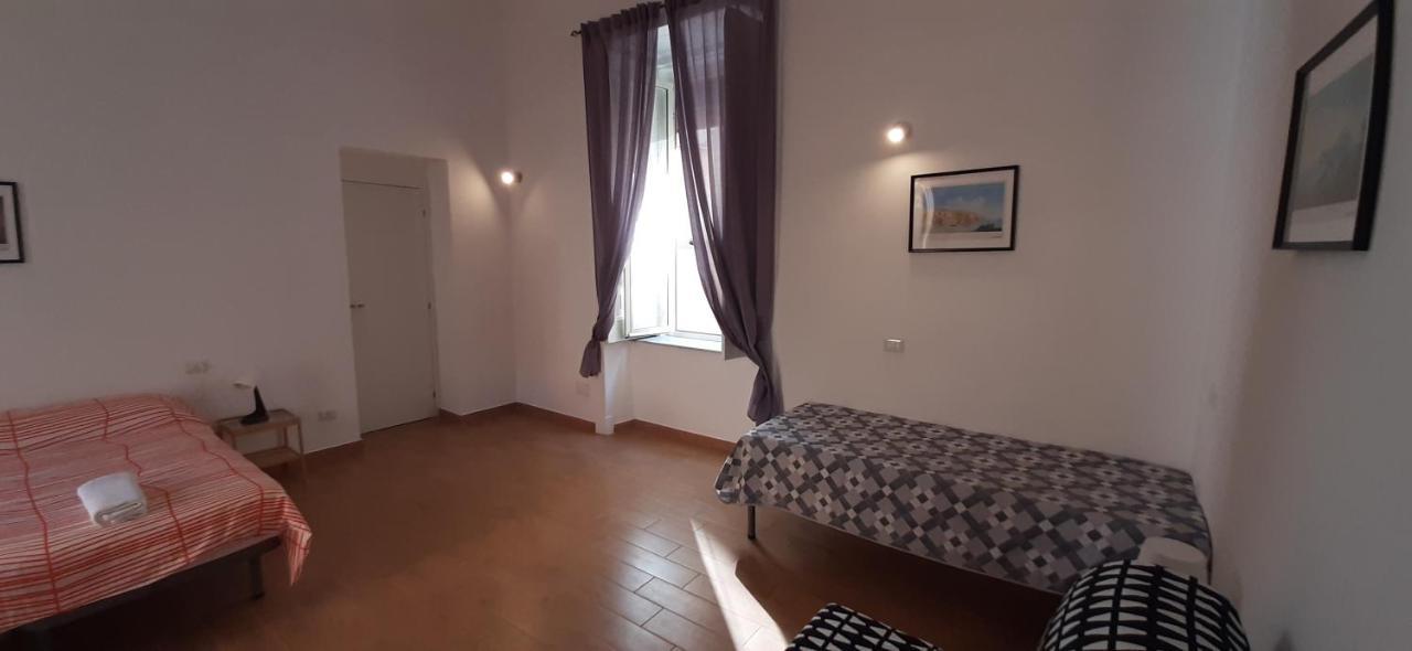 Bed and Breakfast Casa Laura Oliva Mancini Neapel Exterior foto