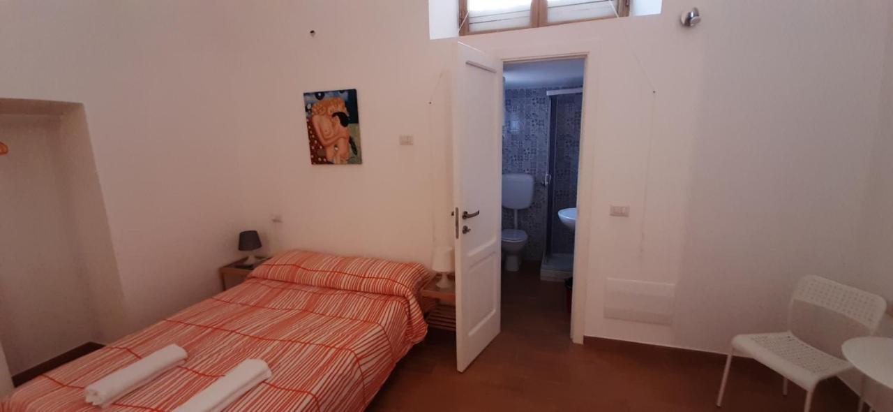 Bed and Breakfast Casa Laura Oliva Mancini Neapel Exterior foto